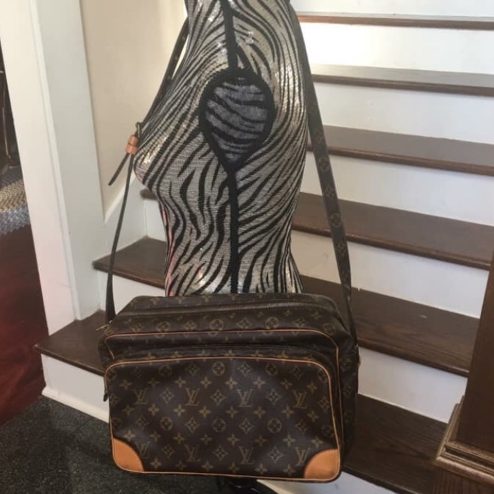 100% Authentic Louis Vuitton Crossbody bag